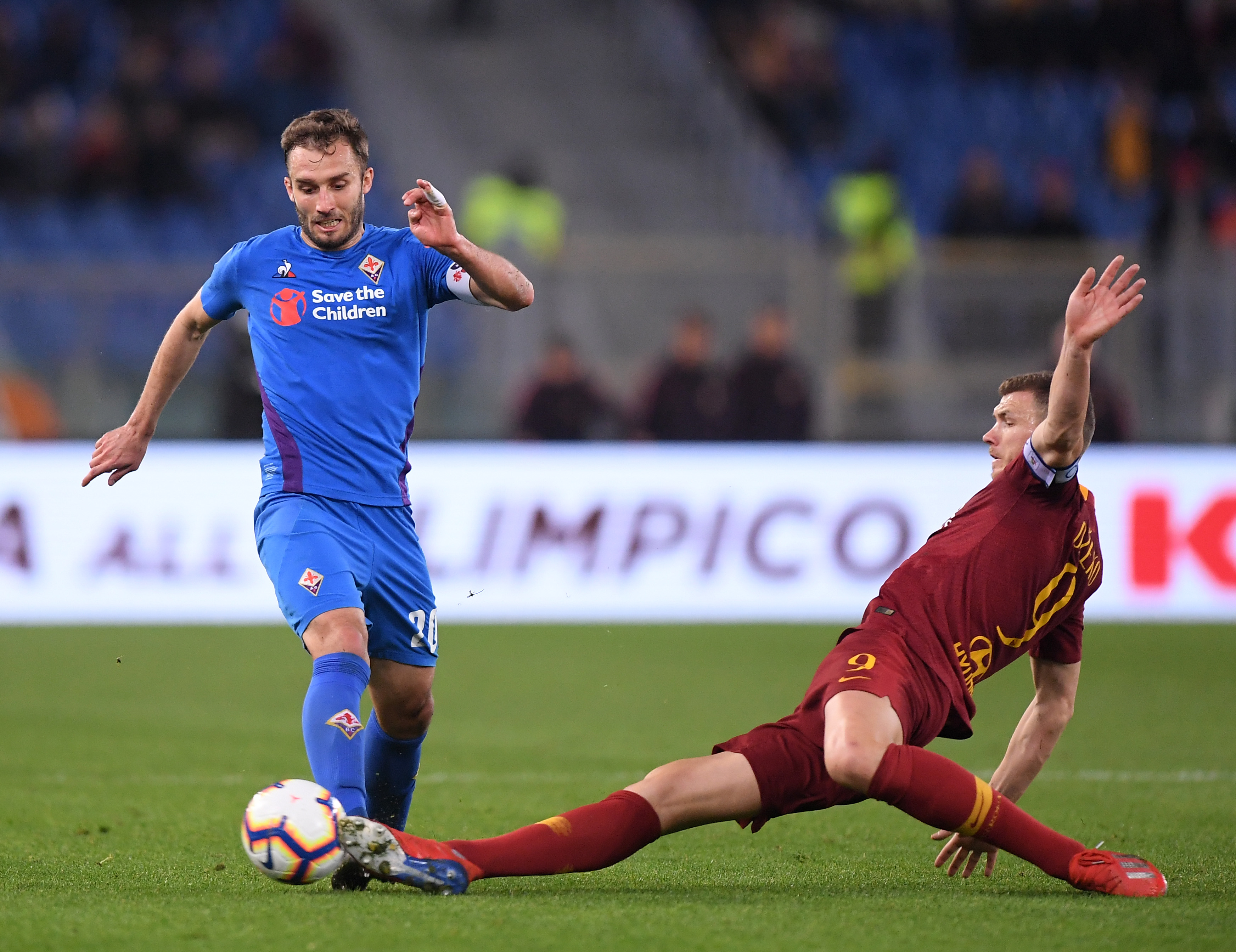 皇马更衣室失控！面临下课危机，欧冠踢曼城是最后机会（皇马更衣室风波升级，主帅帅位告急，欧冠战曼城成最后一搏）