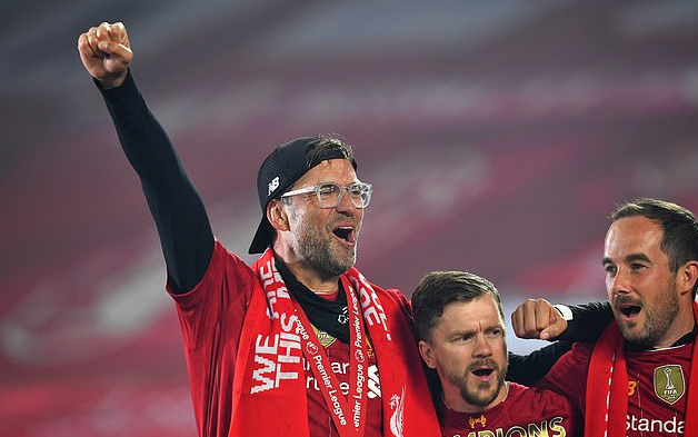 足球英超球队内部录像流出，球员争吵曝光（英超球队内部视频泄露，球员争执画面曝光）