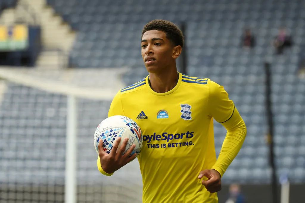 欧冠战报：里奥斯传射巴雷罗破门，本菲卡2-0完胜那不勒斯