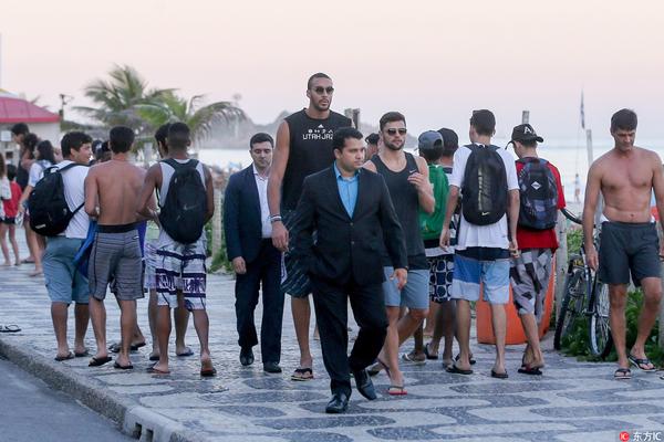 守门员必须掌握的基础动作（门将必会的基本动作）