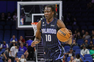 西尔维蒂：每天能够和梅西一起训练、踢球是一种荣幸（西尔维蒂：每日能与梅西同训同踢，深感荣幸）