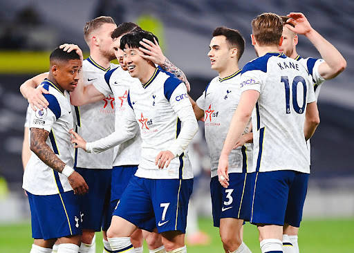 凯恩回应与巴萨传闻：我没和任何人接触，现在在拜仁很开心（凯恩谈巴萨传闻：未与任何人接触，在拜仁过得很开心）