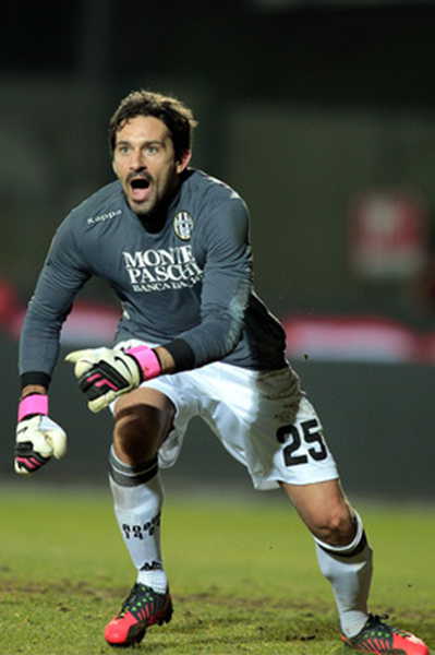 奥格斯堡2-0勒沃库森，吉安努利斯传射，药厂三中门框（奥格斯堡2比0击退勒沃库森：吉安努利斯传射建功，药厂三次中框）