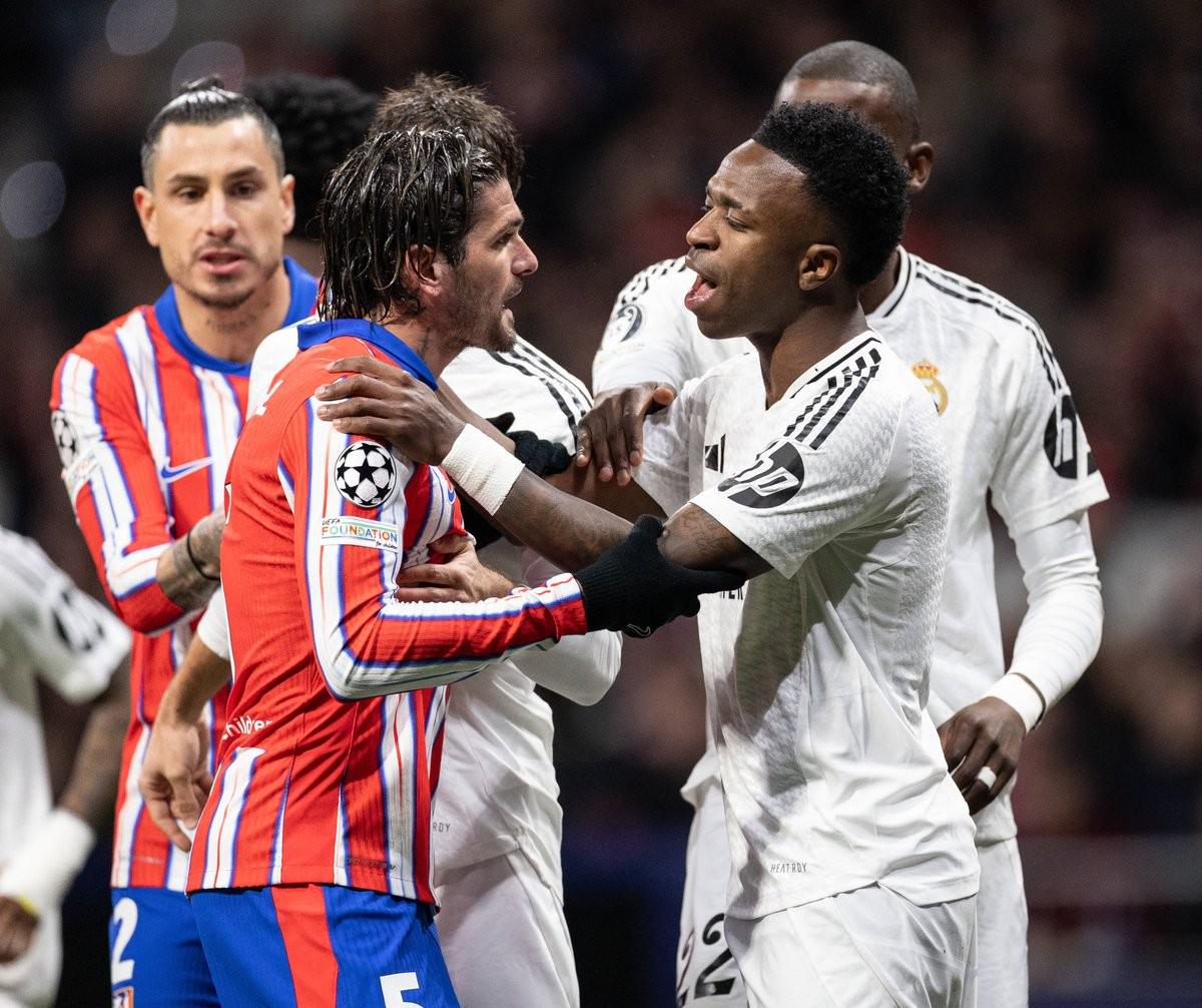 斯帕莱蒂：迪格雷戈里奥是一门；库普踢中卫就是为了参与进攻（斯帕莱蒂：迪格雷戈里奥门前稳健，安排库普踢中卫是为加强进攻）